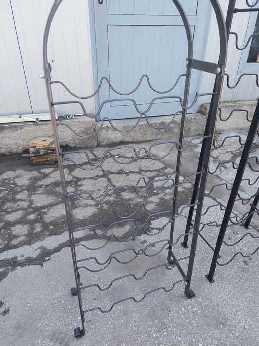 Стойки за вино . .