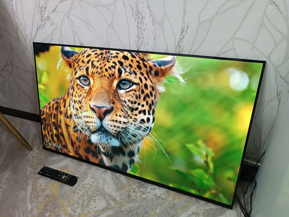 Телевизор SMART 110 см + Кронштейн.