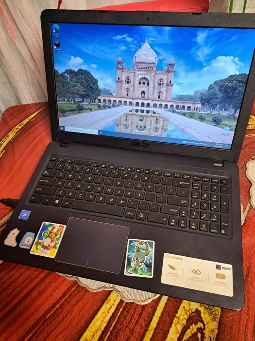 Vand leptop asus !