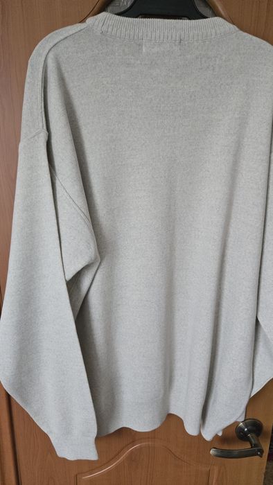 Продам новый свитер