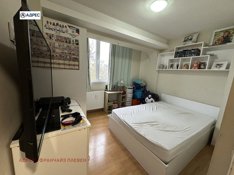 Продава се Тристаен апартамент в Плевен, Сторгозия - 70 кв.м за 1715 €/кв.м - Снимка #2