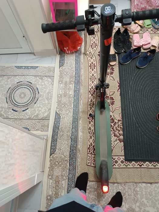 Срочно Електро самакат Сотилад 25 км скорость и зарядкалари бор