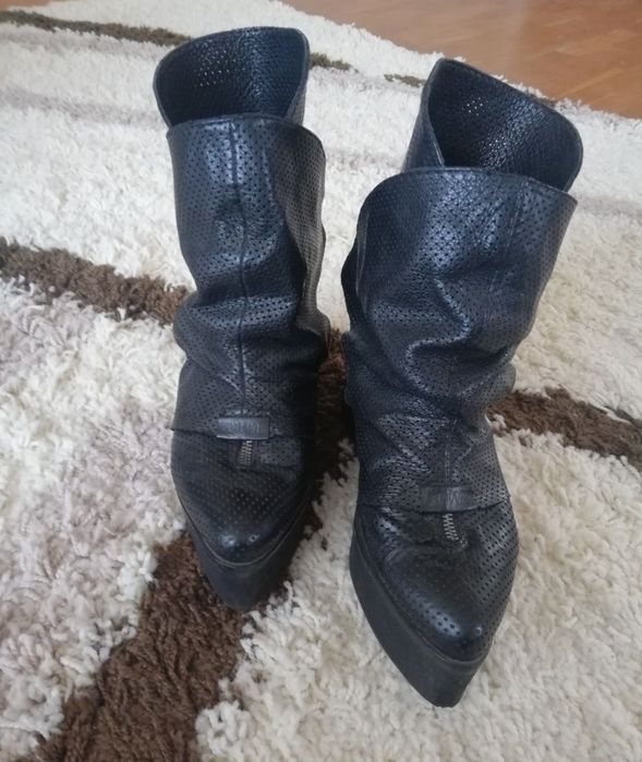 боти на платформа и Зелени велурени боти