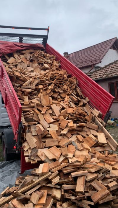 Pamant gazon nisip sort moloz lemn de foc
