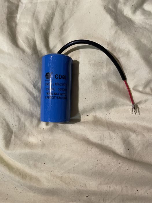 Condensator 300µF 250V