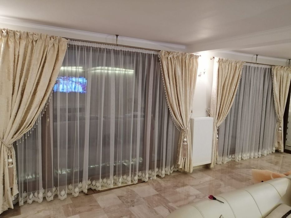 Draperii luxoase cu ciucuri decorativi – stare impecabilă