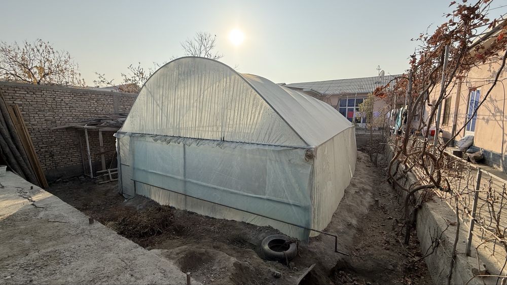 Issiqxona (parnik) sotiladi