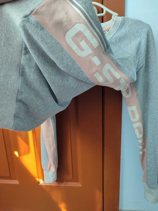 Дамски блузи в отлично състояние.