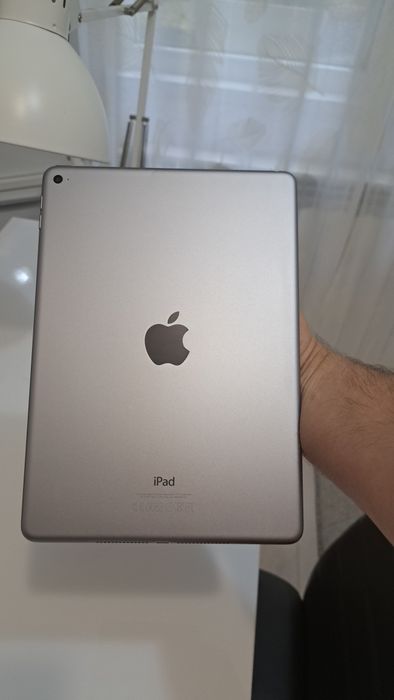 iPad Air 2 – 16GB, Space Gray, în stare foarte bună