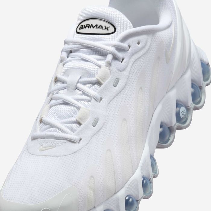 Nike DN8 triple white.