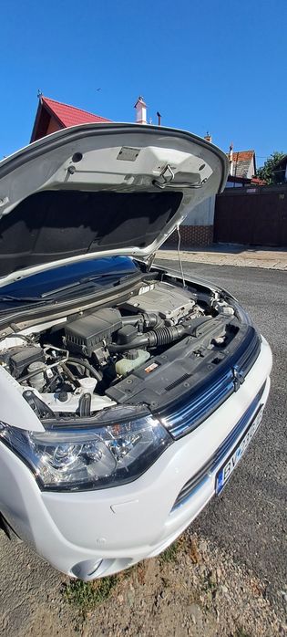 Vand Mitsubishi Outlander Plug/ In Hybrid III, masina este in perfecta stare de functionare