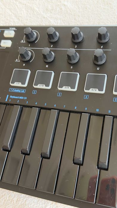 Arturia MiniLab MkII Deep Black — MIDI контролер 25 клавиша, тествана