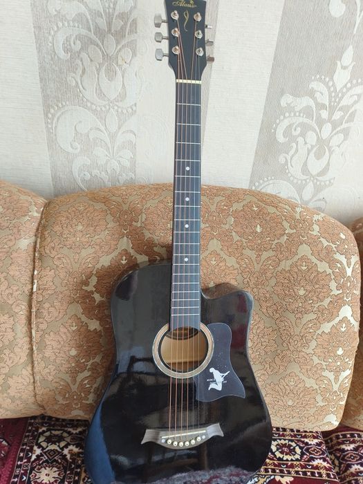 Срочно продам гитару