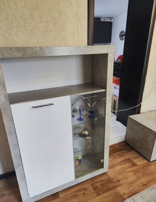 Сервант, шкаф-витрина для гостиной