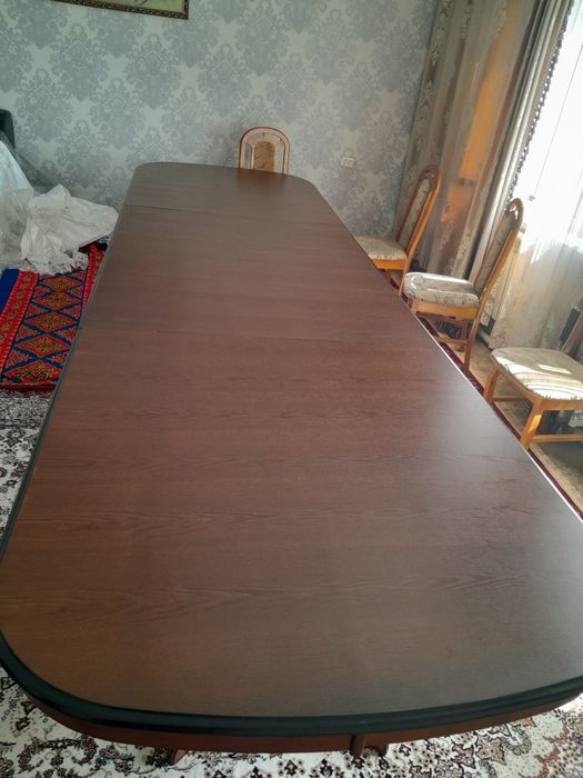 Продам стол гостиной