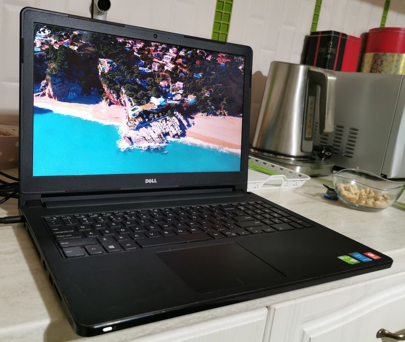 Laptop Dell Inspiron 5558 i5-5200U 2.20 Ghz Broadwell 8GBRam HDD 1TB video 4 GB Nvidia GeForce 920M windows 10