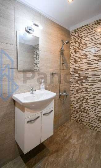 Тристаевн апартамент под наем в кв. Редута