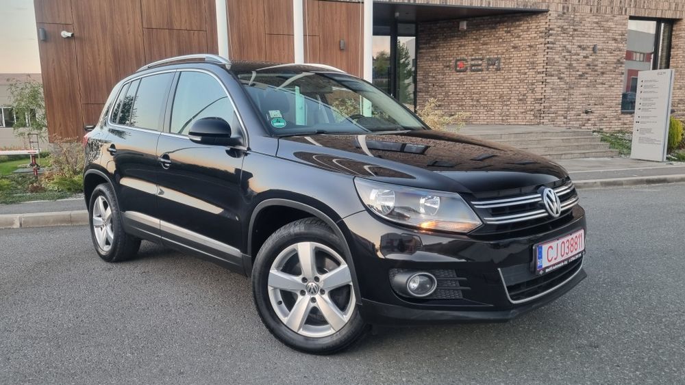 VOLKSWAGEN Tiguan