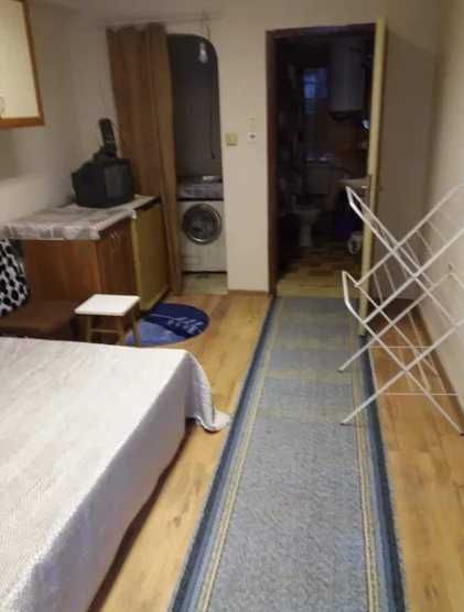 Дава се под наем Едностаен апартамент в Бургас, Център - 20 кв.м за 50 € - Снимка #2