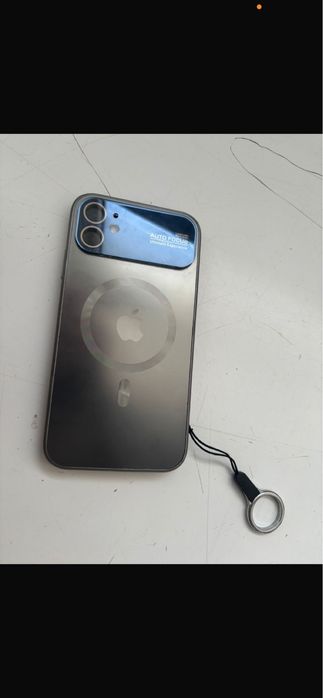 Продам айфон 11.