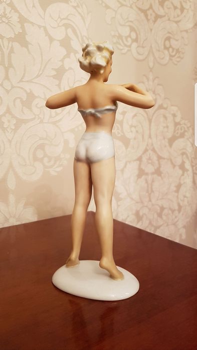 Немецкая статуэтка пляжницы