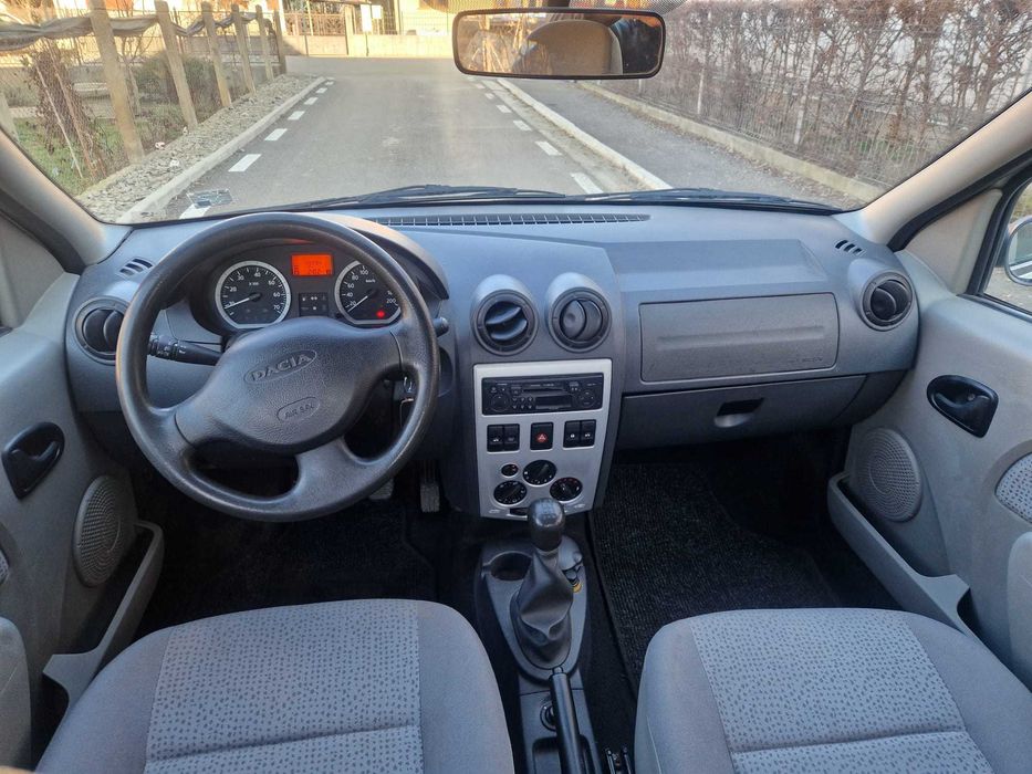 Vand Dacia Logan 2005 cu AC