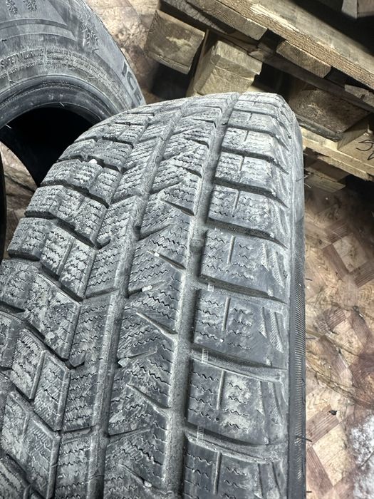 Прлдам резину 195/60/15 липучка