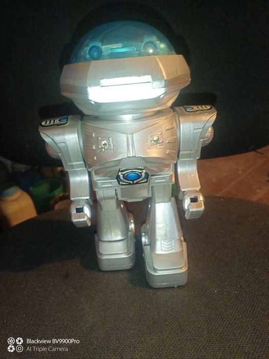 Jucarie robot cu baterii mare functional