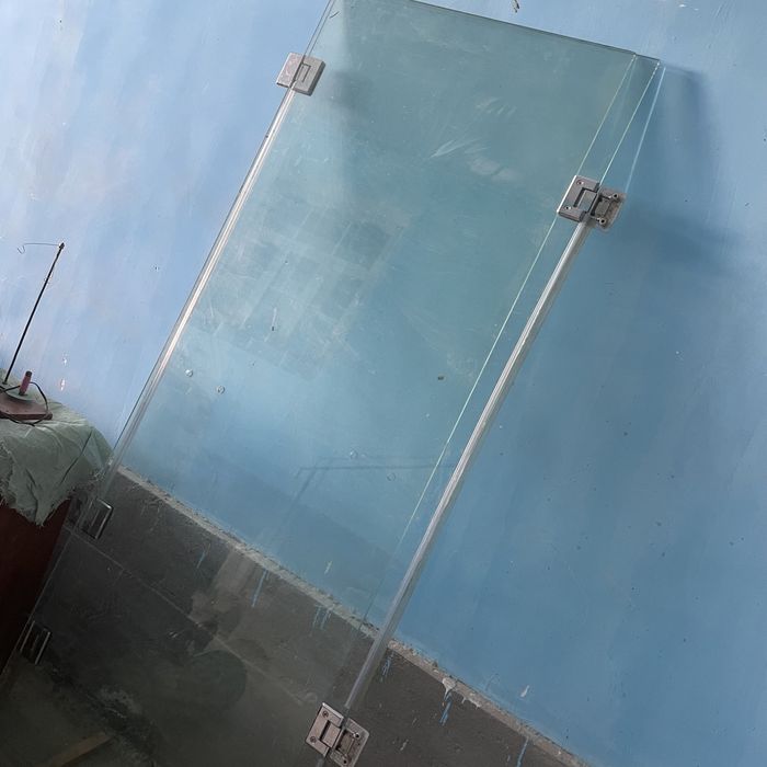 Shisha eshik sotiladi