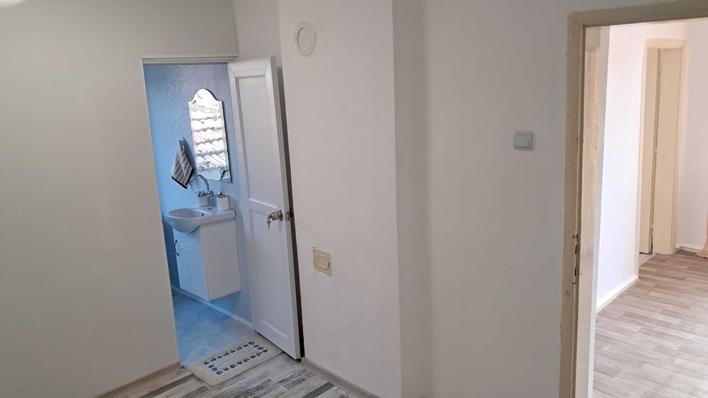 Къща с голям двор с.Ветрен