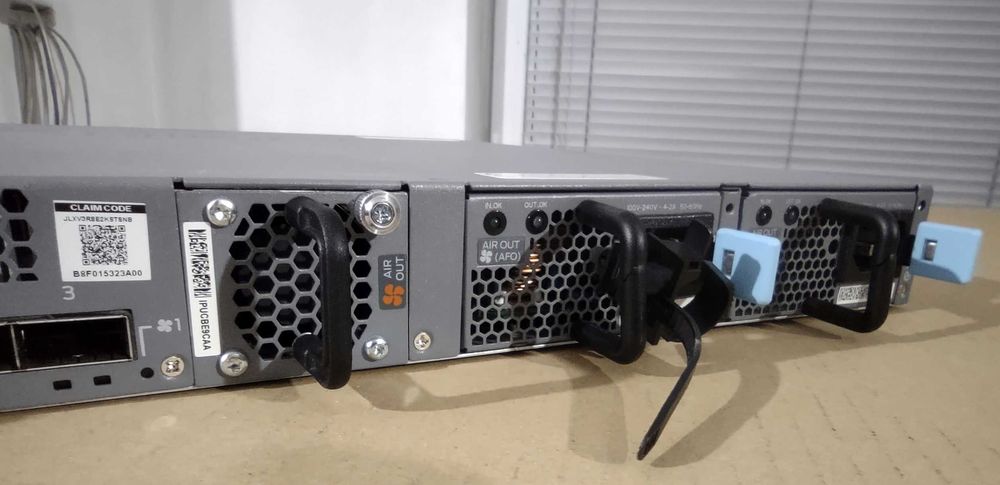 Управляем суич Juniper EX4300-48P с 48*1G PoE, 4*SFP+ 10G/1G, 4*40G