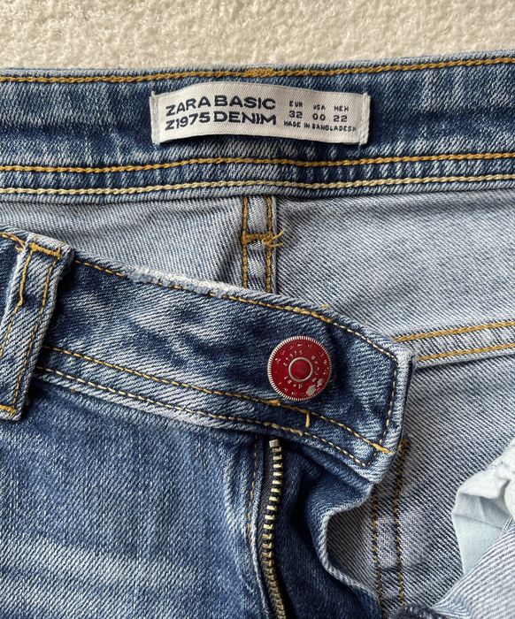 Blugi cu model Zara