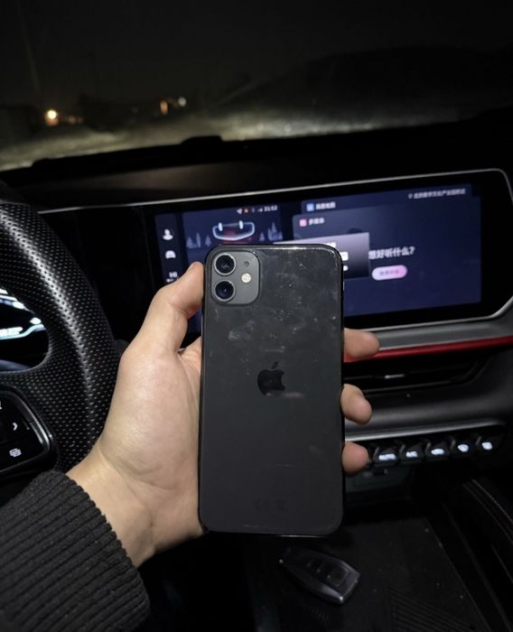 Продам Айфон 11 в отличном состоянии