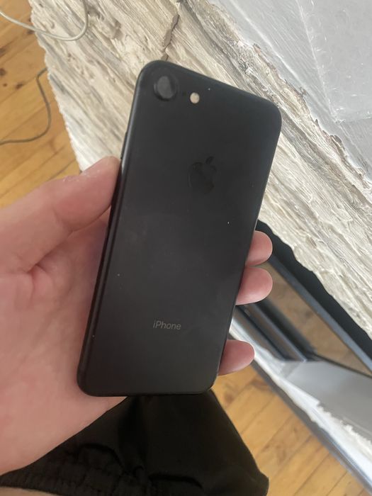 Продам Iphone 7