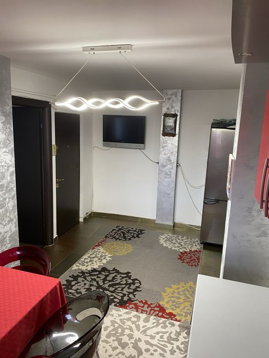 Vand sau schimb cu casa apartament 3 camere zona Palatul De Justitie