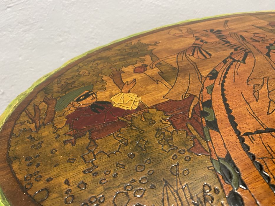 Стара авторска маса с подпис на художника