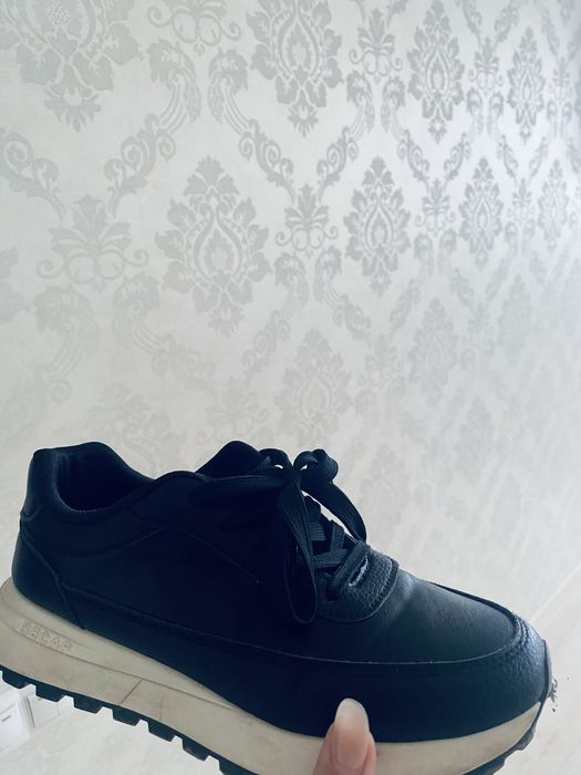 Базовые кроссовки