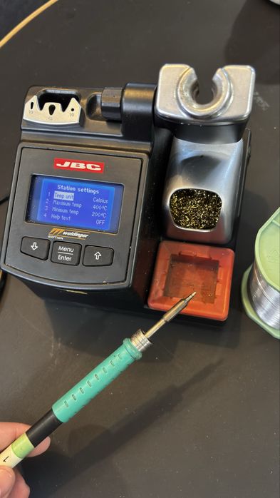 Statie profesionala de lipit JBC