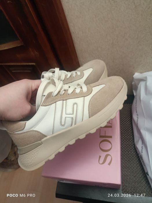 Кроссовки  женские