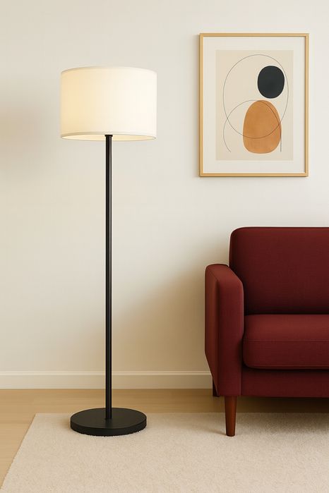 Напольный торшер с белым абажуром