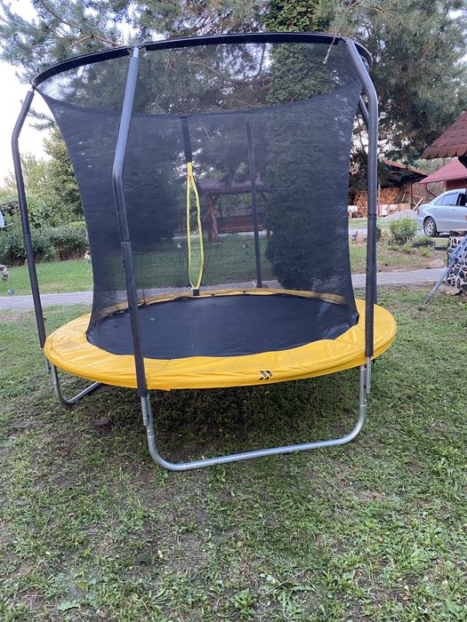 Se vinde urgent trambulina.