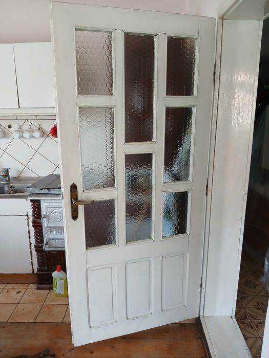 Vand usa din lemn masiv