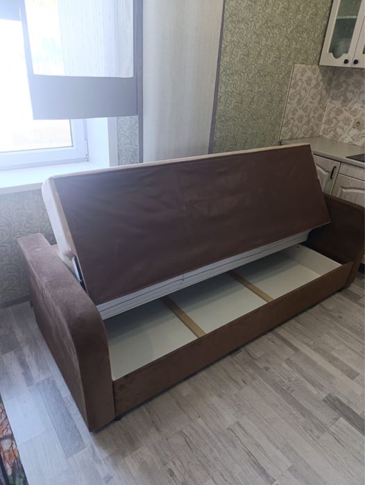 Продам диван для гостинной