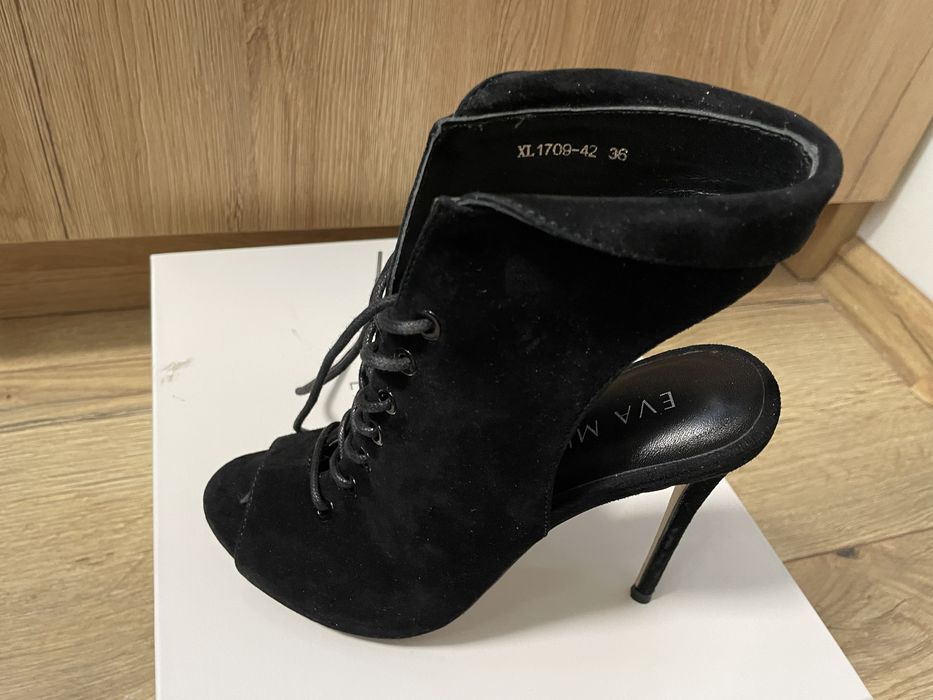 Обувки на висок ток