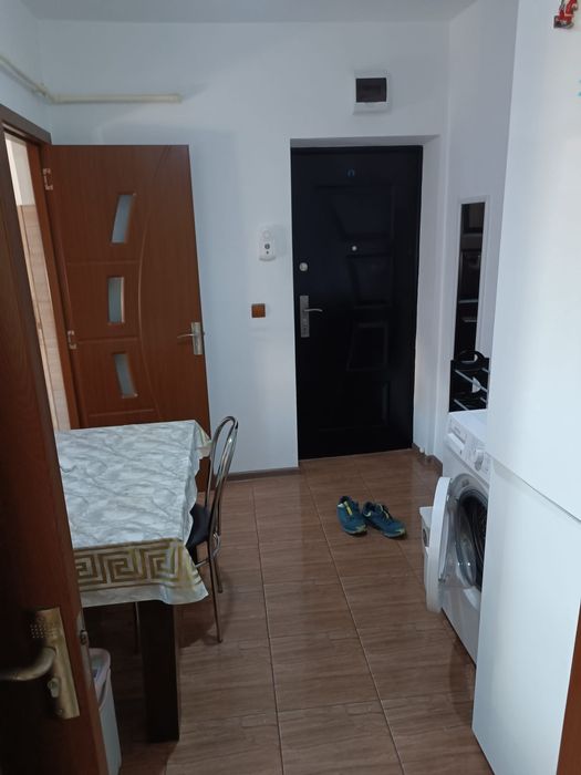Închiriez apartament 2 canerw