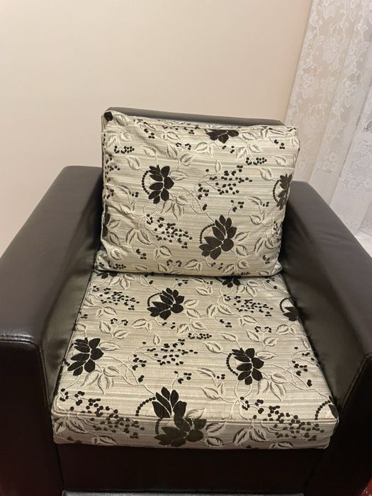 2 бр. фотьойла и маса