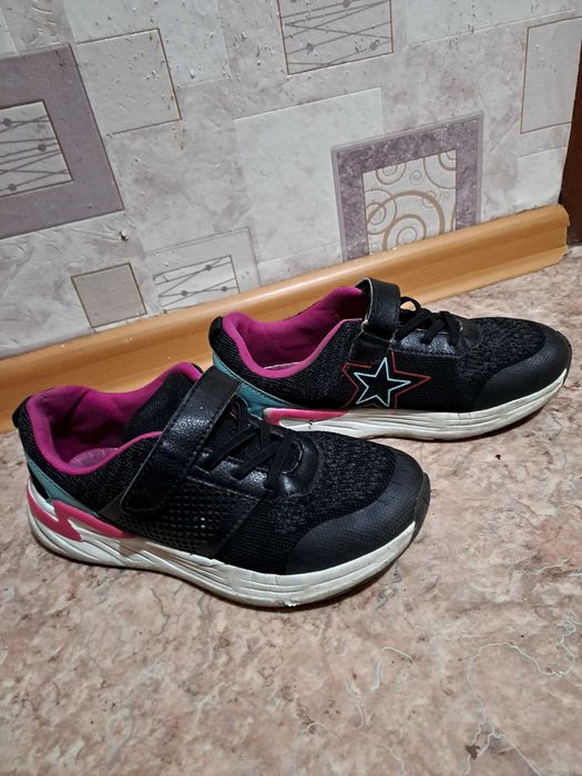 Детские кроссовки, туфли, сапоги.