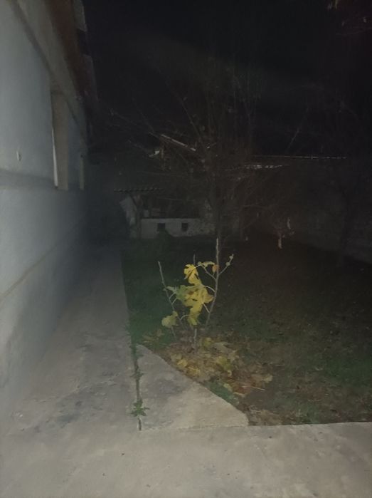 Уй сотилади 6сот сув газ свет ваифаи бор