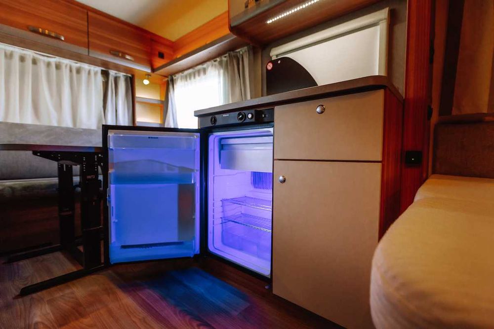 Rulotă Weinsberg 450 FU | An 2017 | AC Truma | Copertină FIAMMA | 4–5 pers | 1350 kg