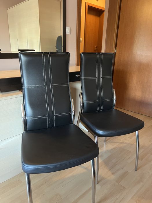 Два офис стола - запазени